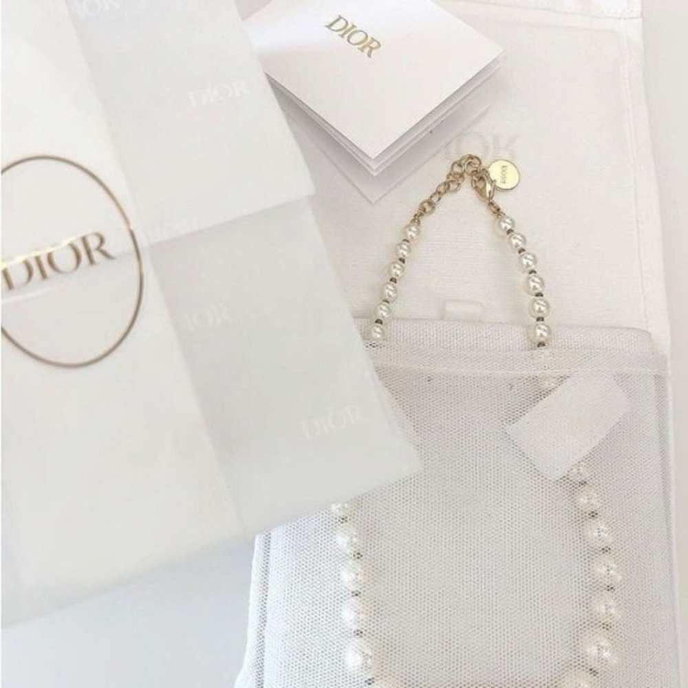 Gold and White - Picture 3 of 5